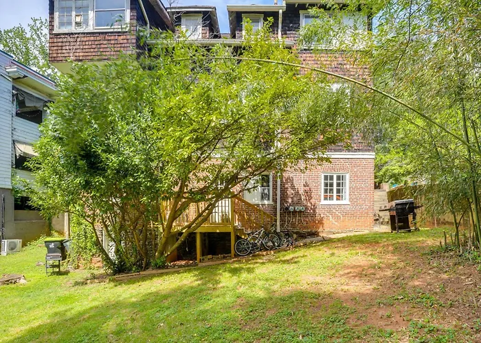 'Swimming Under The Stars' Lynchburg Apt W/ Pool!